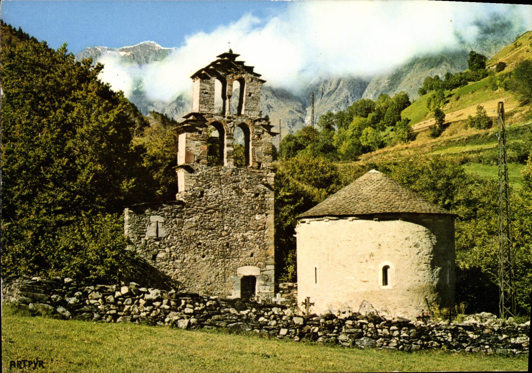 CPM Hautes Pyrenees Vallee d'Aure Plan d'Aragmouet la Chapelle des Templiers 