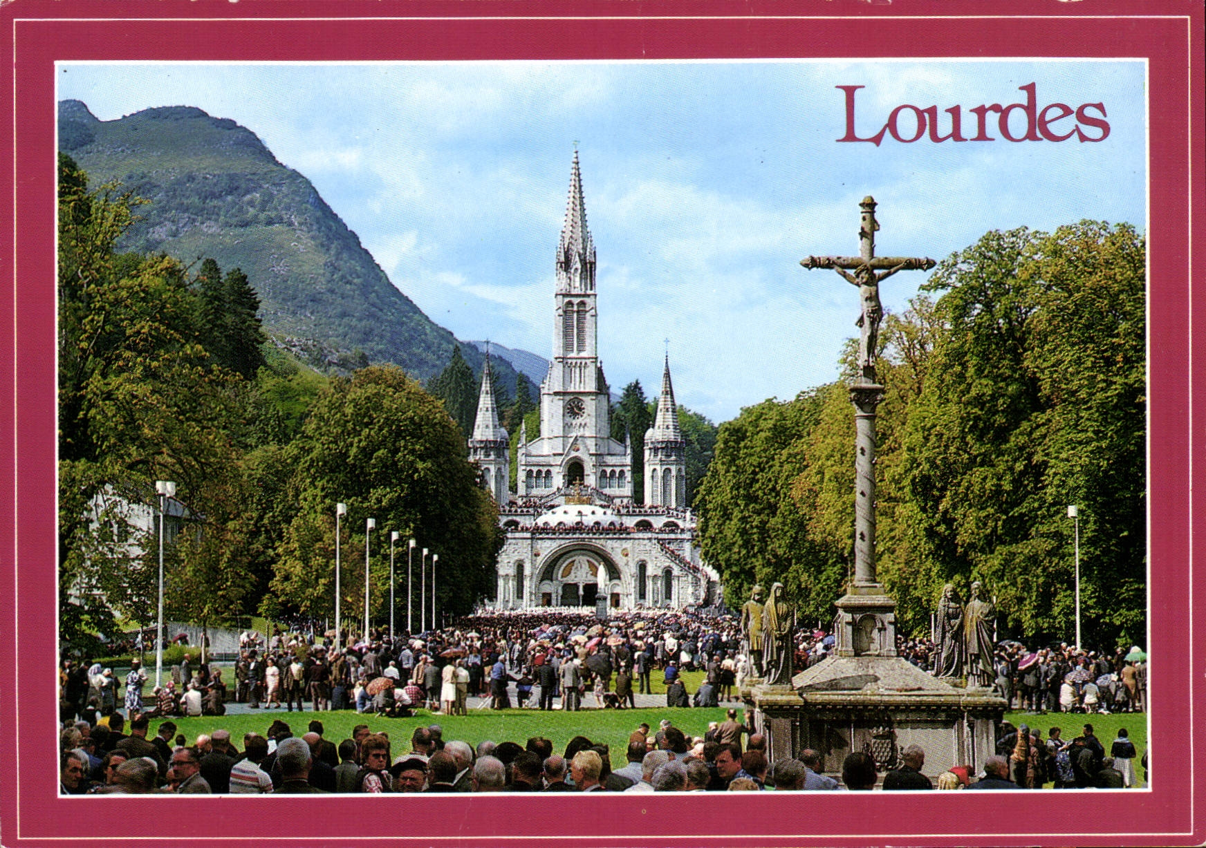 CPM Lourdes La Basilique et le Calvaire Breton 