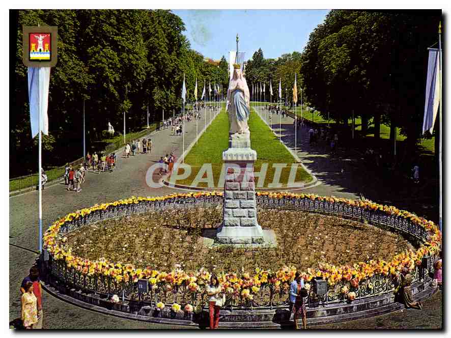 CPM Lourdes La Vierge Couronnee 