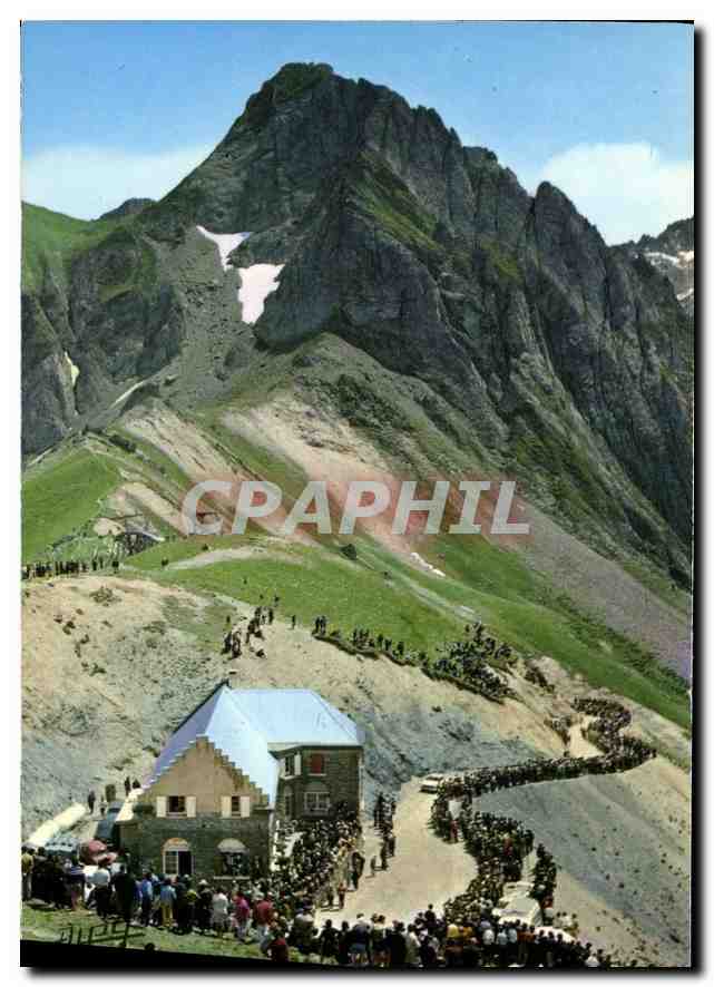 CPM Les Pyrenees Le Col du Tourmalet le jour du passage du Tour de France au fond le Pic d'Espade 