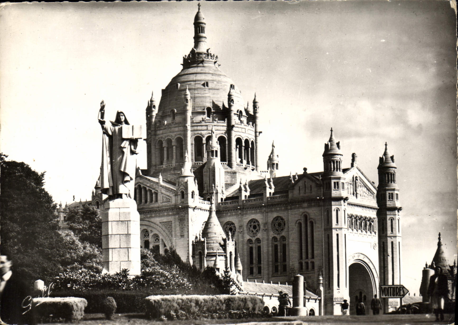 Basilique et Statue Sainte-Thérèse — Lisieux (Calvados) — Édition GALF, n°122