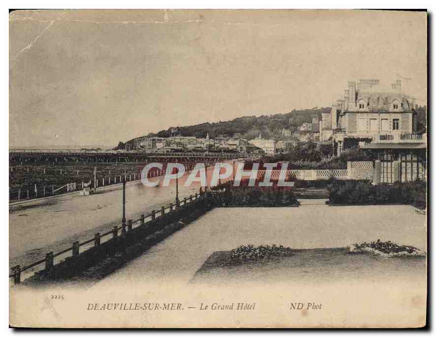 CPM Deauville sur Mer le Grand Hotel 