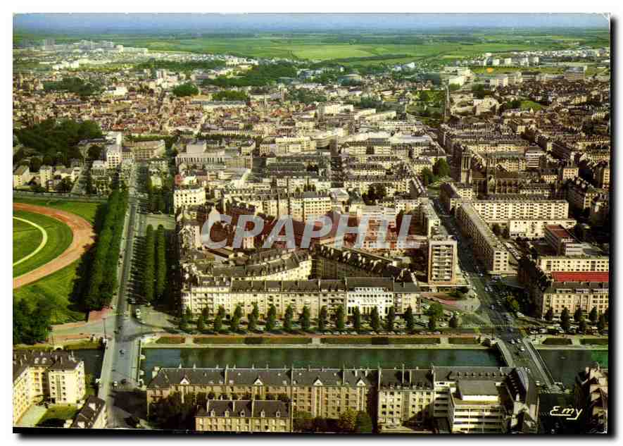 CPM Caen Calvados Vue aerienne sur le Quartier St Jean au premier plan l'Orne le Quai Promenade Mme 