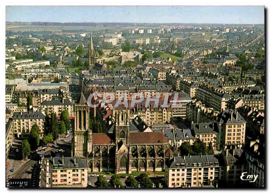 Caen (Calvados) — Luftbild des Viertels Saint-Jean: die Kirche Saint-Pierre, das Schloss und die Universität — Normandy Editions LE GOUBEY