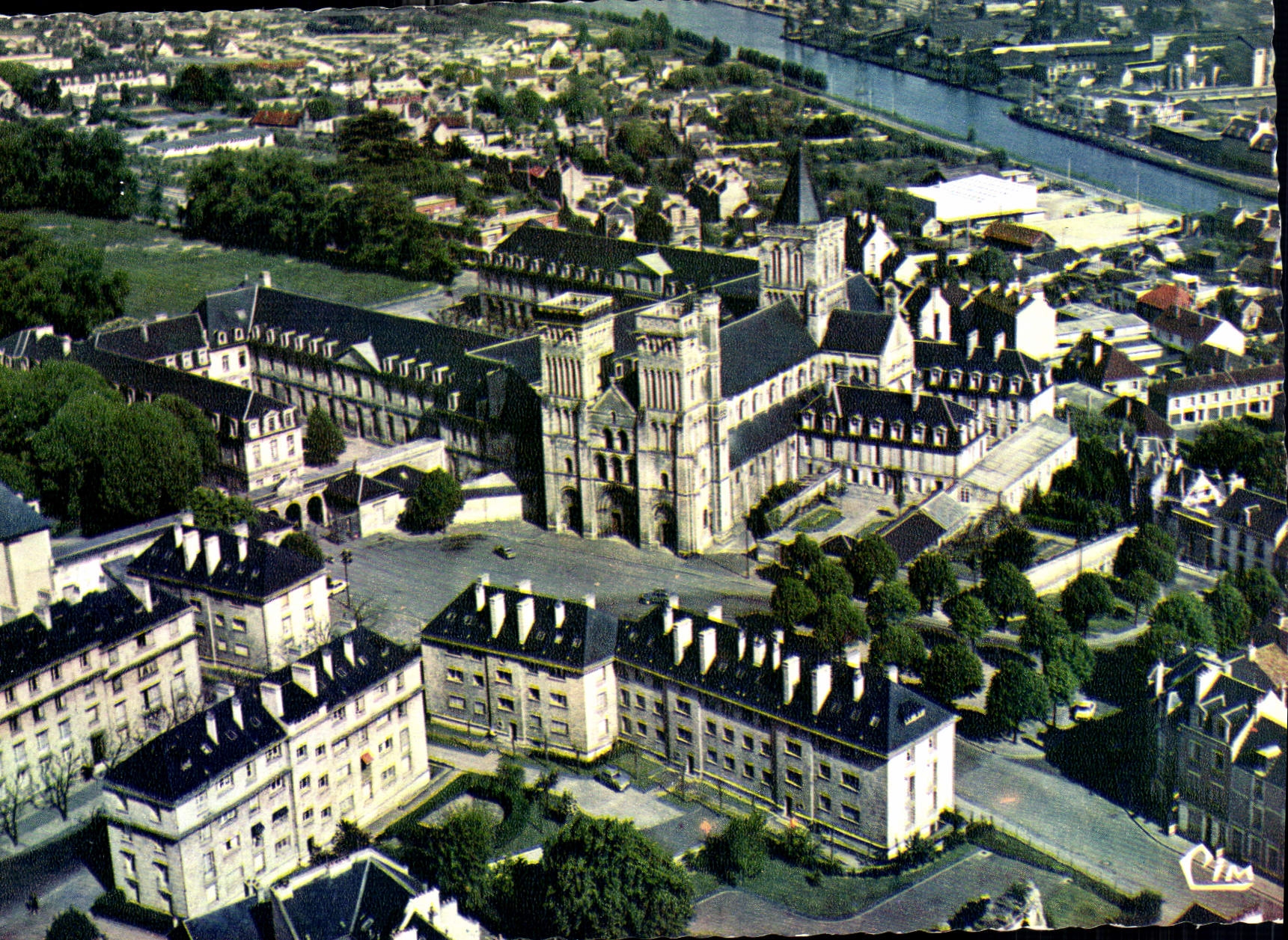Caen - L'Abbaye aux Dames — vue aérienne — éditeur Combier