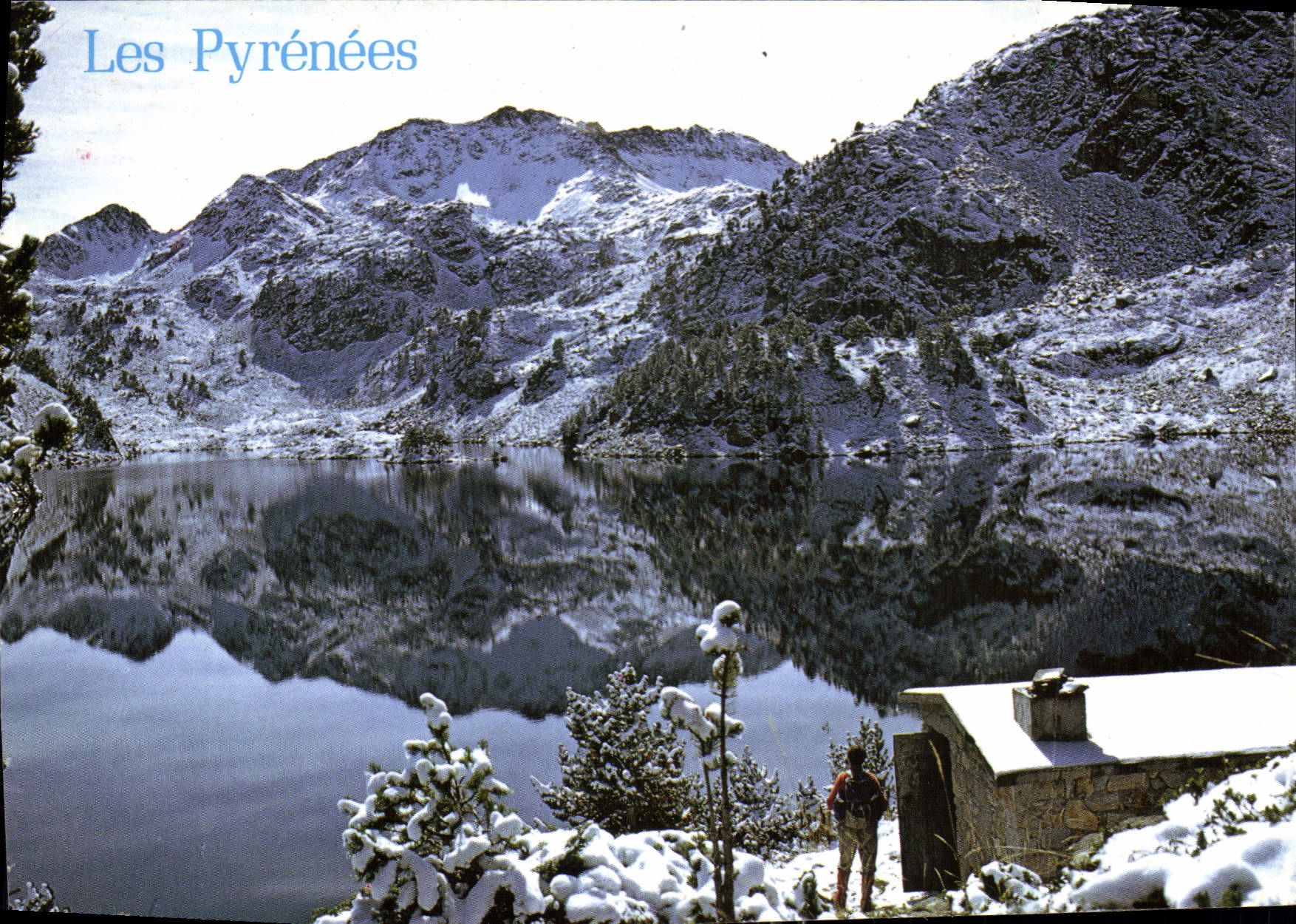 Les Pyrénées — paysage hivernal avec lac et refuge — Éditions Larrey, n°67
