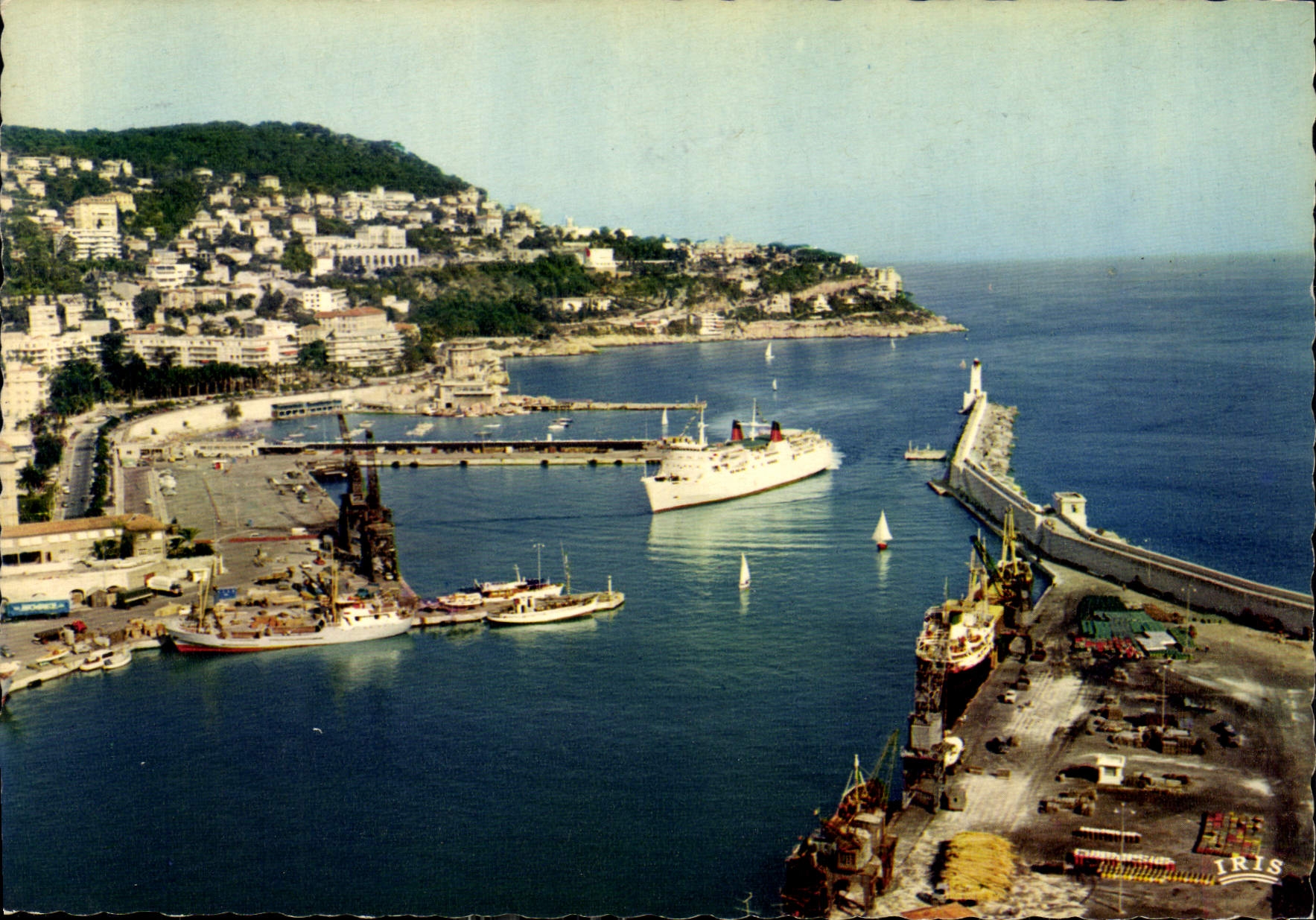 CPM Nice Le Port et le Cap de Nice L'Arrivee du Courrier de Corse 
