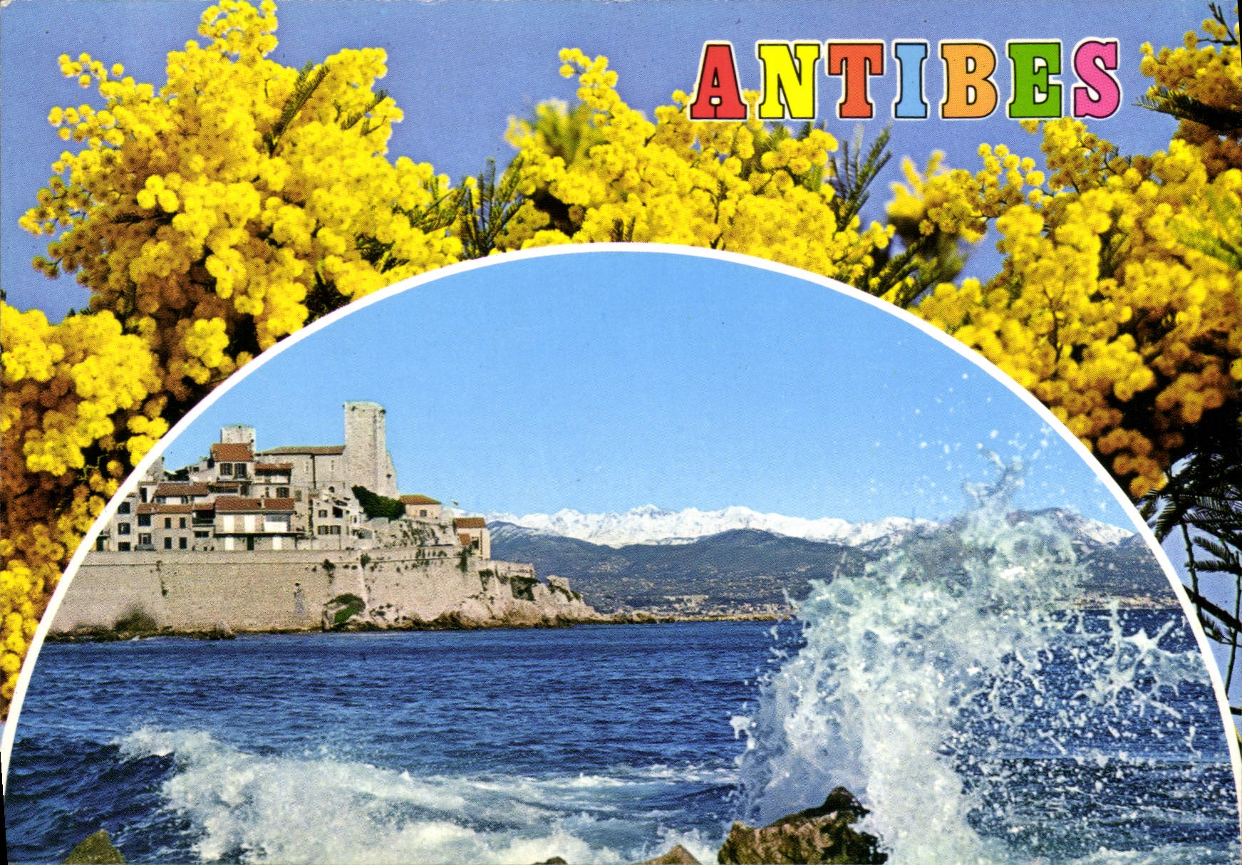 Antibes — vue des remparts et des Alpes enneigées — Les Editions Gilletta