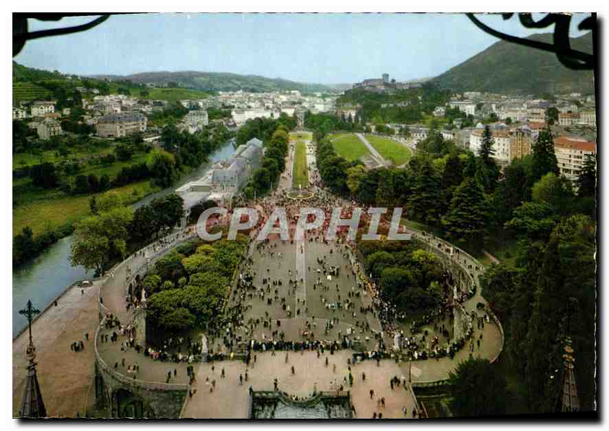 CPM Lourdes L'Esplanade le Chateau