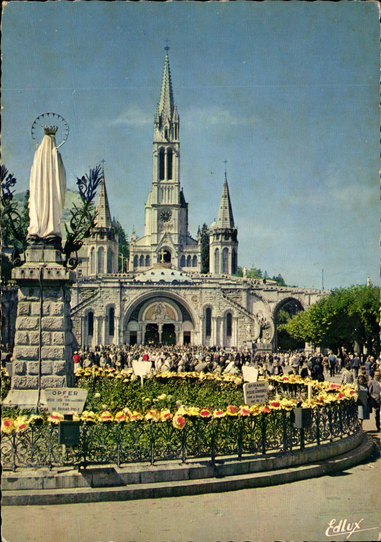 CPM Lourdes La Basilique et la Vierge Couronnee 