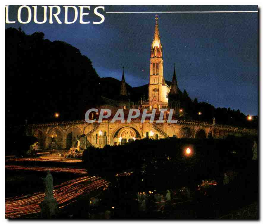 CPM Lourdes  La Basilique illuminee et la Procession aux Flambeaux 