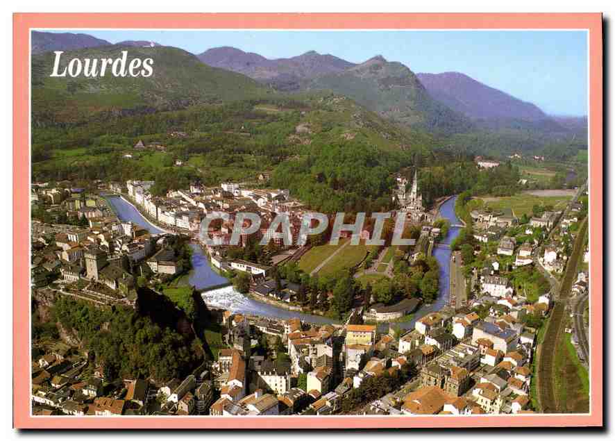 CPM Lourdes  Vue generale sur les Sanctuaires et le Chateau Fort 