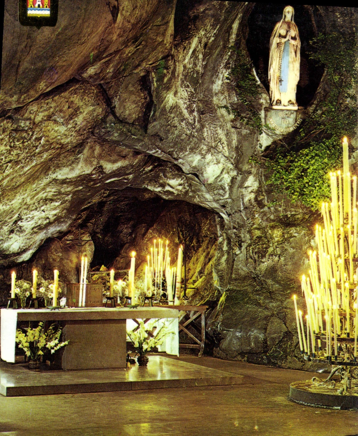 CPM Lourdes  La Grotte Miraculeuse 