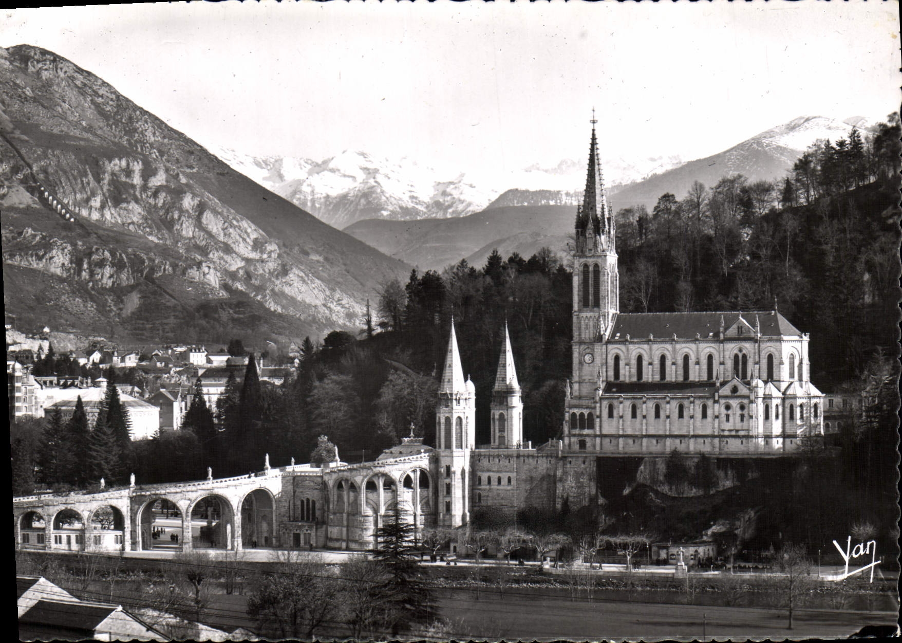 CPM Lourdes La Basilique 