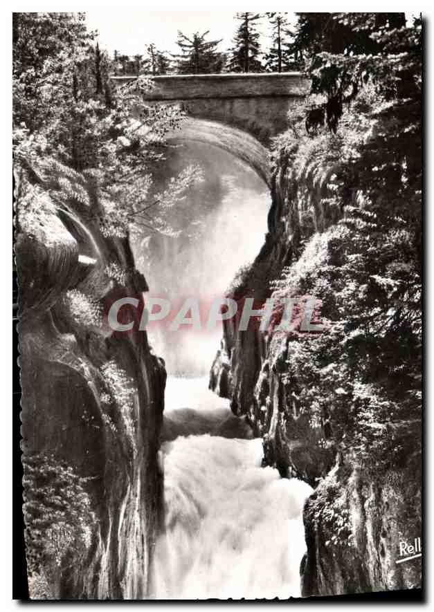 CPM Les Pyrenees Le Pont d'Espagne Hautes Pyrenees La Cascade du Pont d'Espagne 
