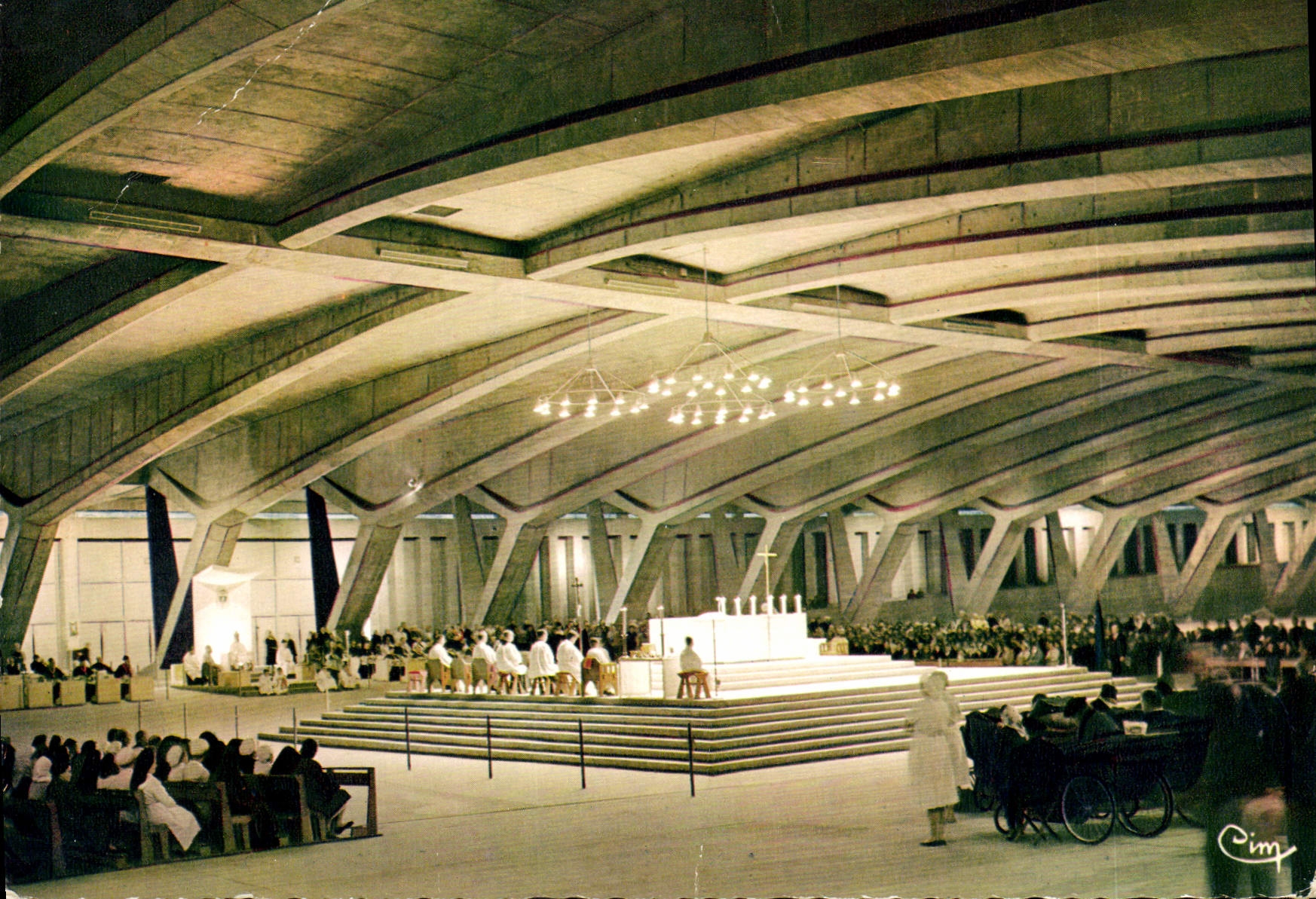 CPM Lourdes Hautes Pyrenees Messe Pontificale a la Basilique St Pie X 
