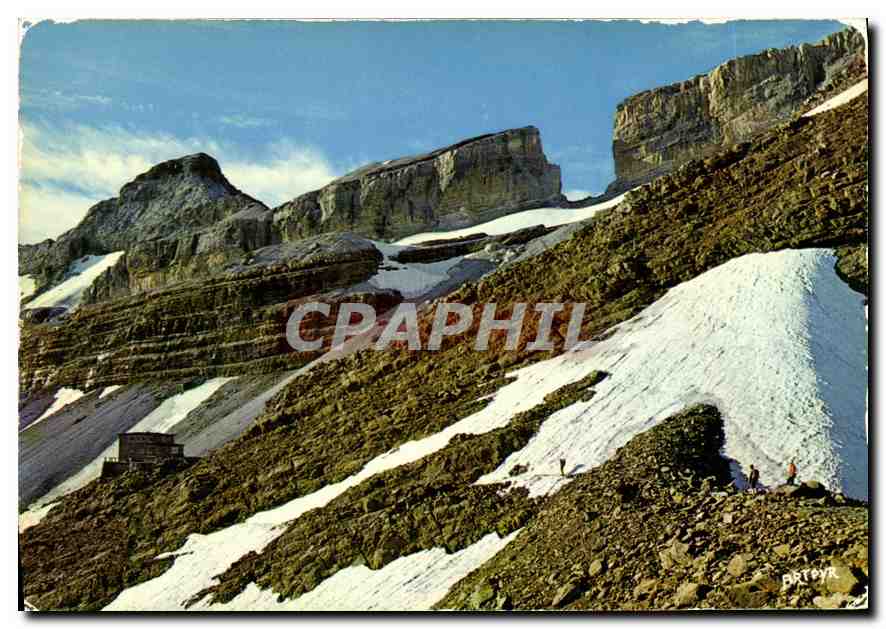 CPM Hautes Pyrenees Gavarnie la Breche de Roland Le Casque et le refuge 