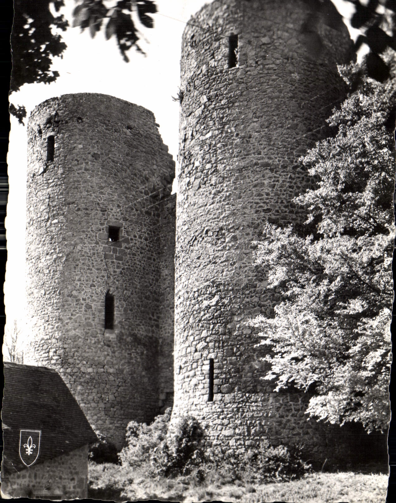 Old Towers, South Side — Crocq (Creuse) — Éditions du LYS