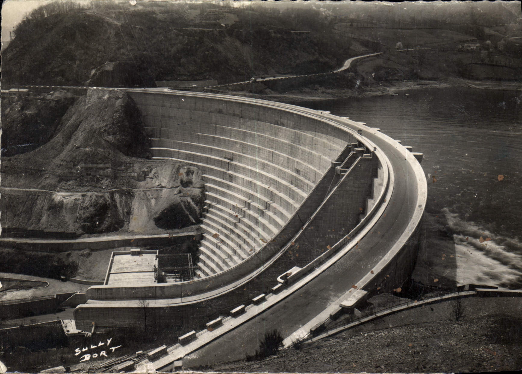 CPM Barrage de Bort Correze vu de la gauche 