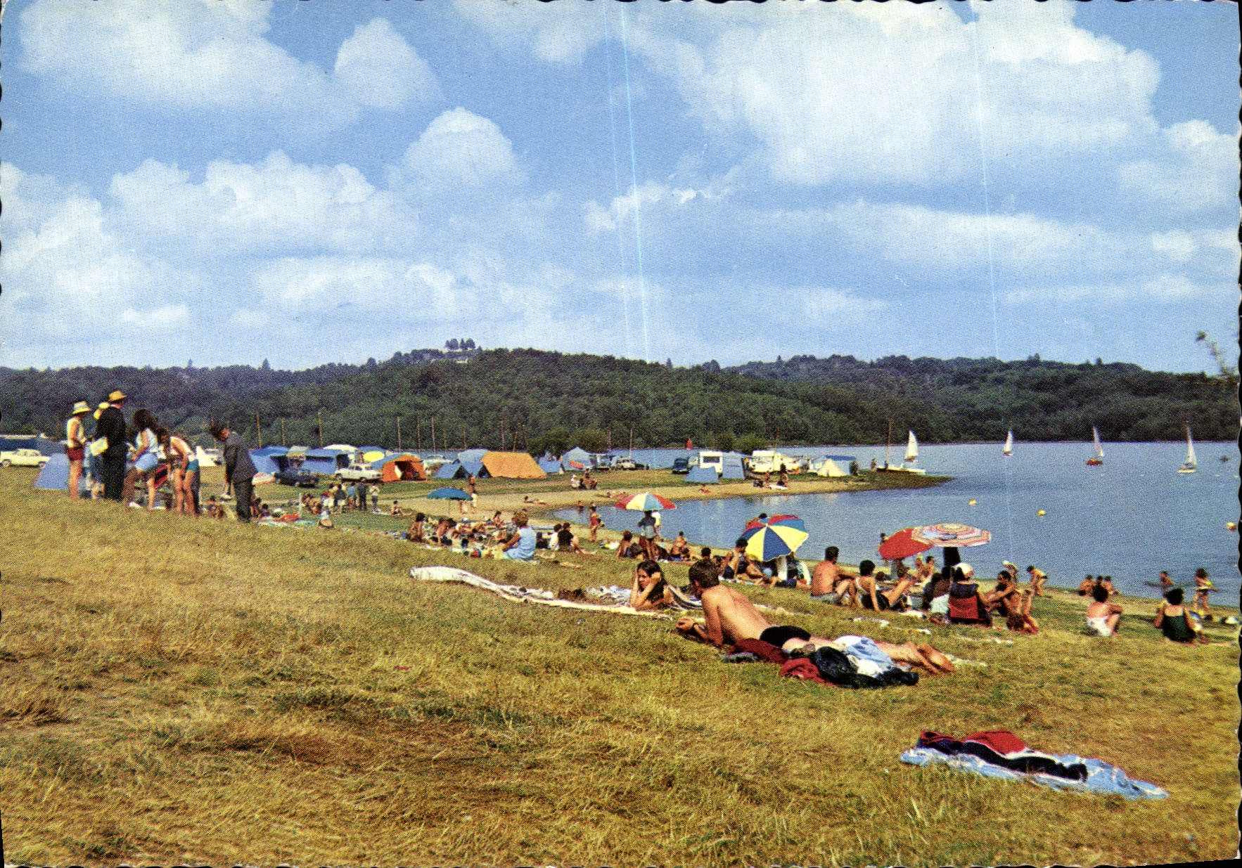 CPM La Correze Le Pays Vert La Plage de Neuvic d'Ussel 
