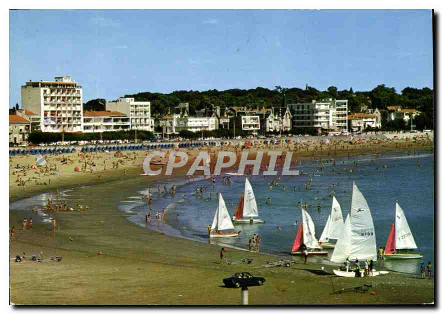 CPM Royan La Plage devant le Boulevard F Garnier Catamaran Bateaux