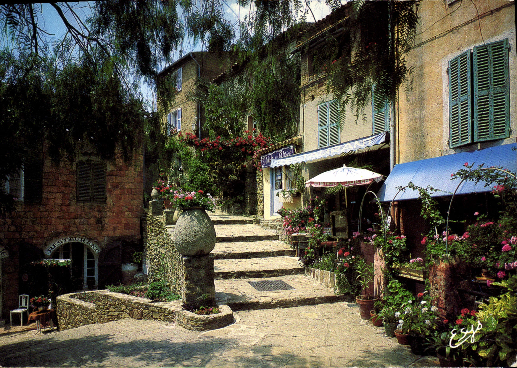 Ambérieu-en-Bugey — Coin provençal fleuri et pittoresque — Eys Azurcolor Éditions