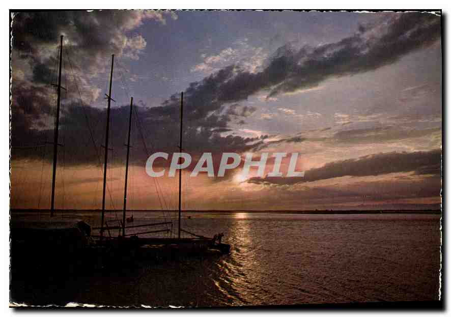 CPM La Mediterranee Coucher de Soleil Bateau