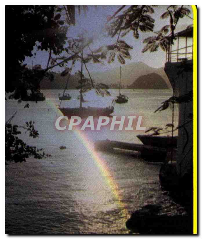 CPM Avec l'Orage le ciel envoie son faisceau multicolore pour donner encore plus 