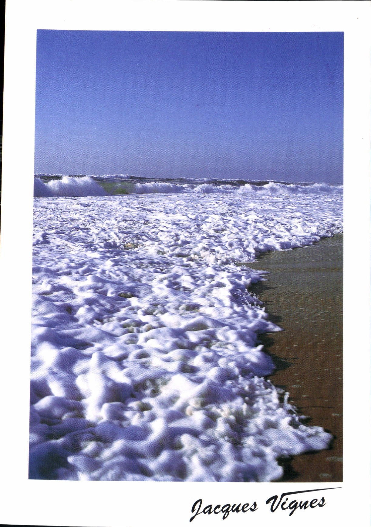 CPM Cote Aquitaine Midi Tout est blanc tout est bleu sur fond de sble clair 