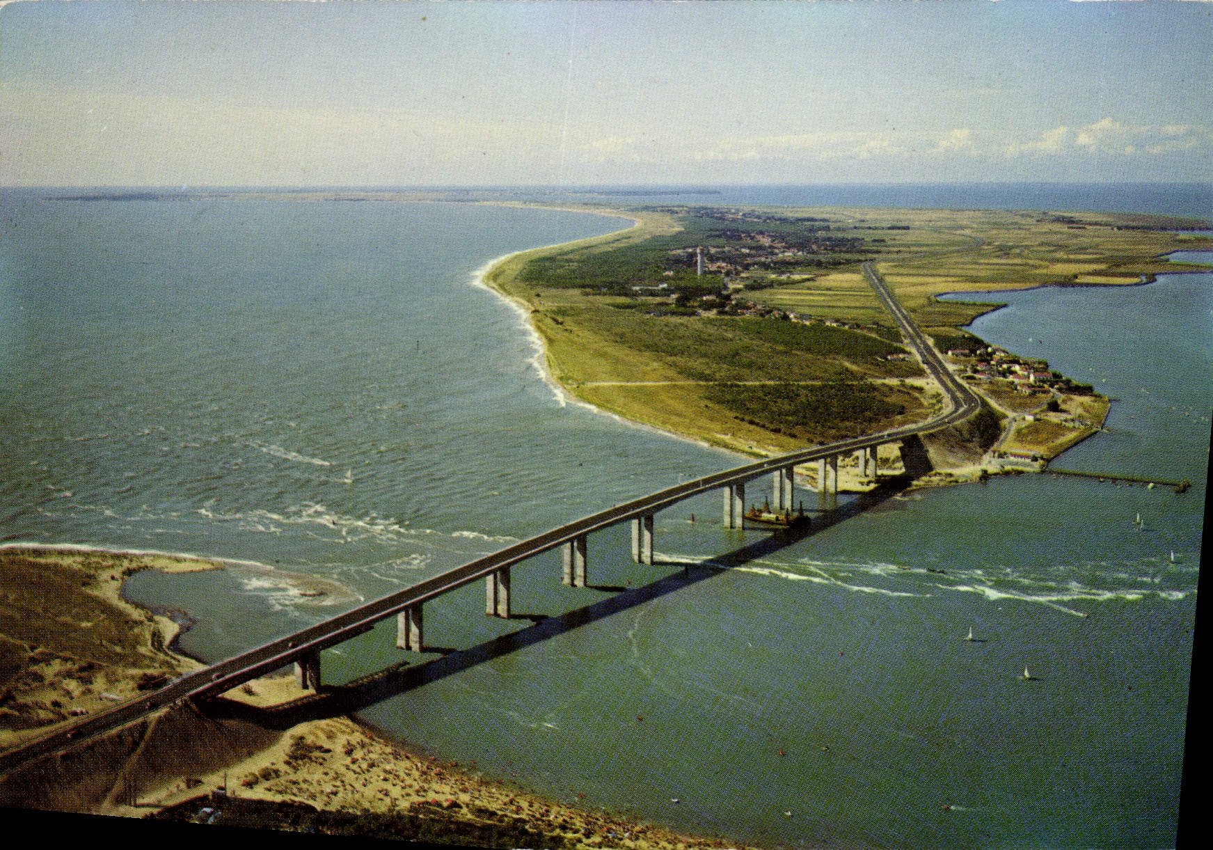 CPM La Vendee Touristique Pont de Noirmoutier 
