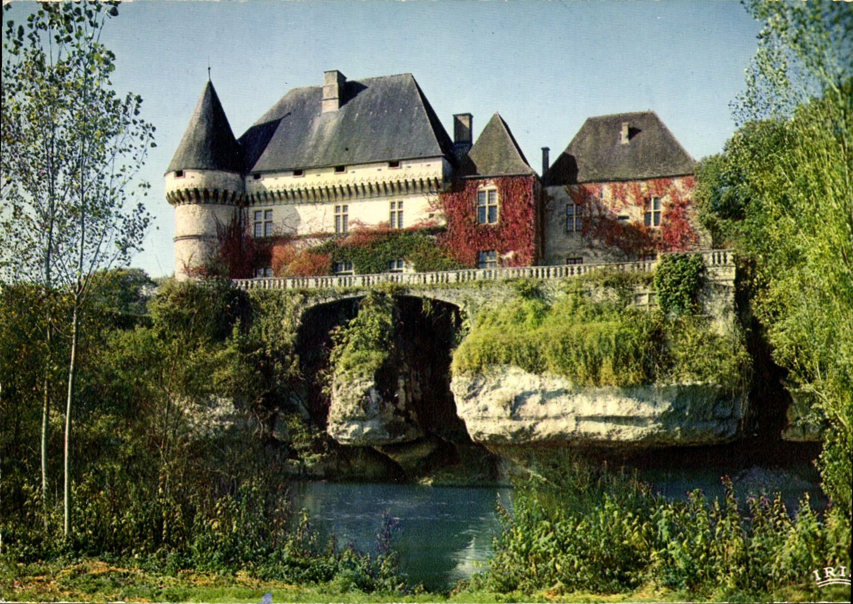 Château de Losse — Façade sur la Vézère — Éditions Diplôme, Limoges, n°24/134