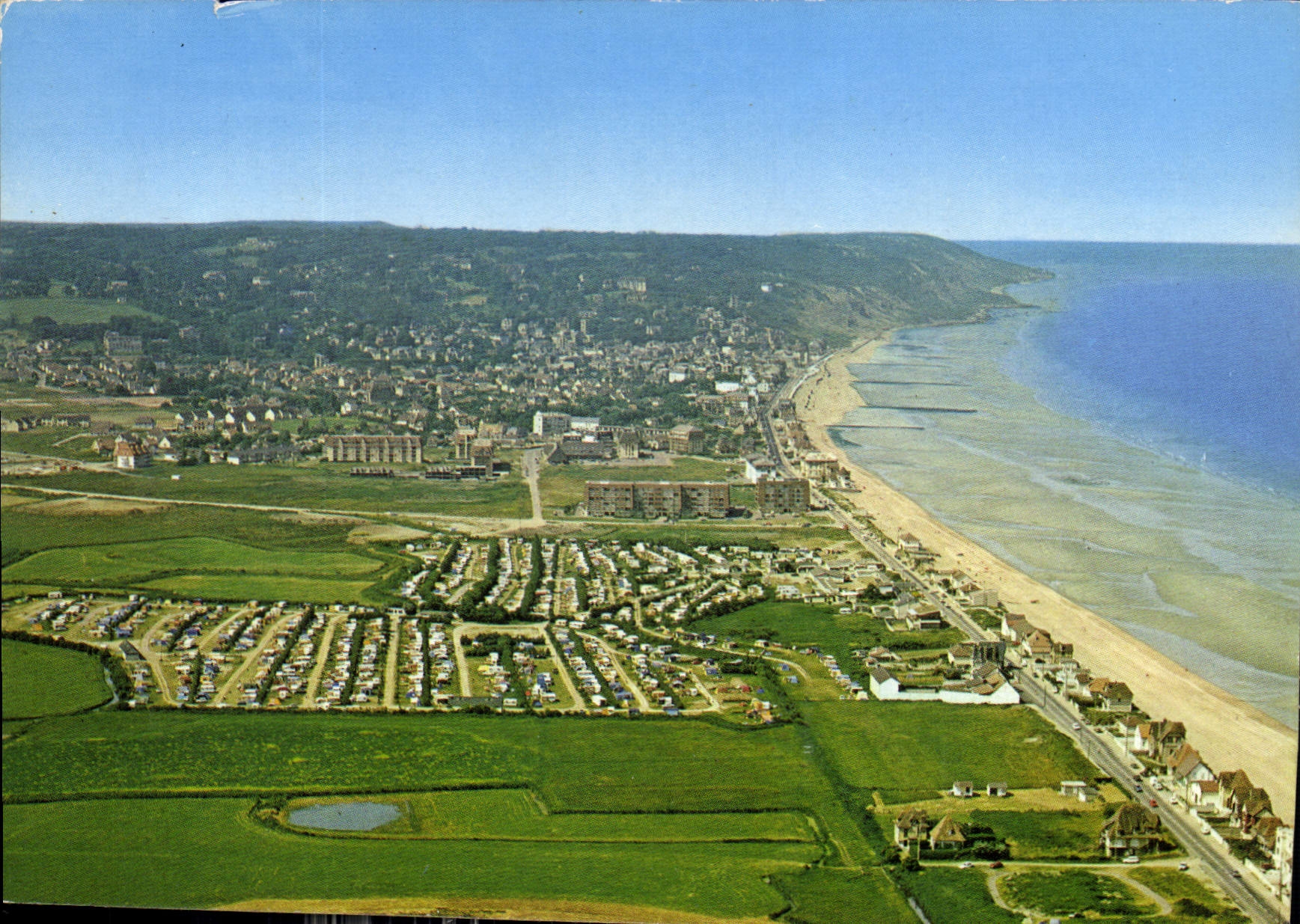 CPM La Cote Fleurie Villers sur Mer Calvados Vue generale le Camping Villers et la plage 