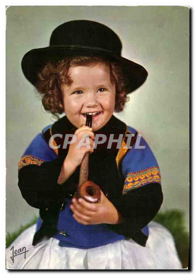 CPM La Bretagne Costume des regions de Quimper Benodet et Fouesnant Folklore Pipe Tabac