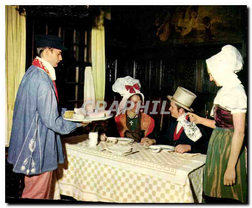 CPM La Normandie Couple bourgeois servante et paysan en costume Folklore