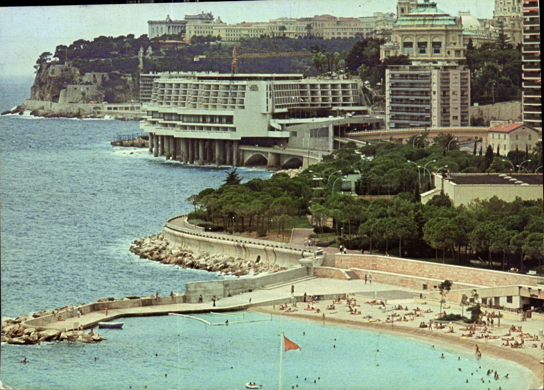Monte-Carlo — plage et hôtel en construction — éditions MONACO-DIAS, n° 211