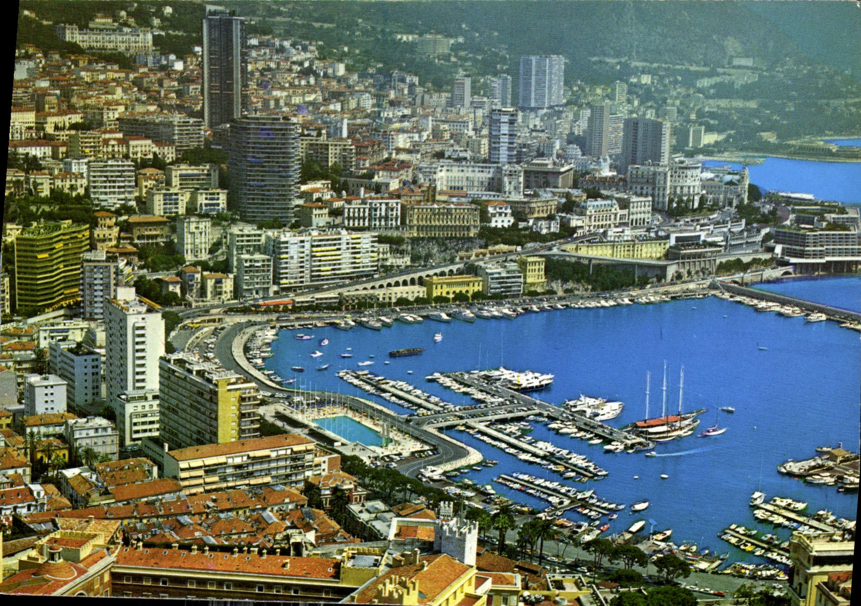 CPM Principaute de Monaco Vue aerienne Le Port et Monte Carlo 