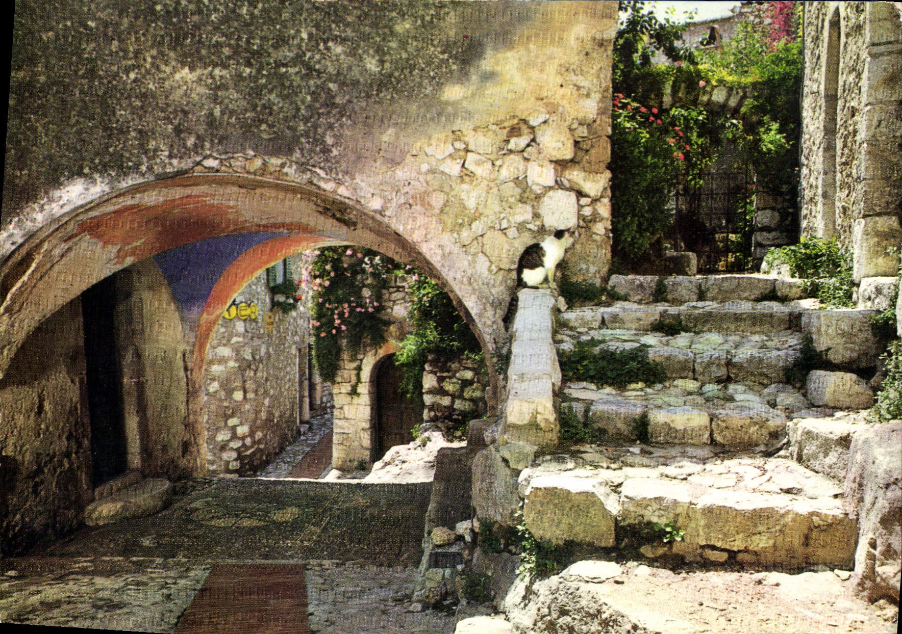 Eze-Village (A.M.) — Un coin pittoresque, Vieille Chapelle des Pénitents blancs — Éditions Gilletta, Nice