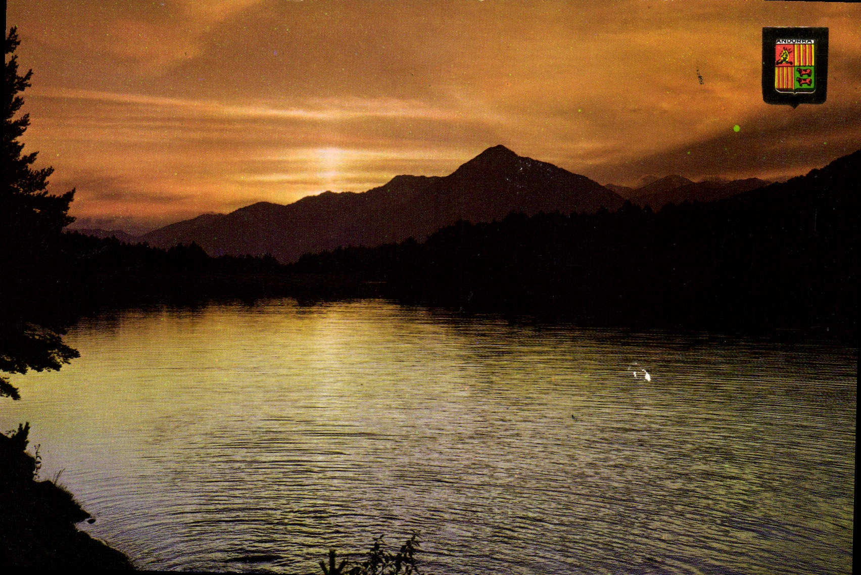 Lac d'Andorre — coucher de soleil — éditeur Andorrella