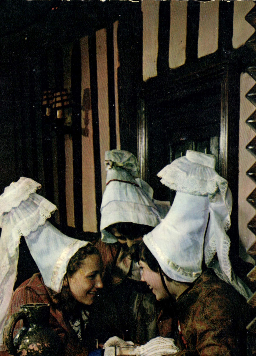Jóvenes mujeres del Torneo de la Duquesa de Normandía — Folklore de Francia — Ediciones Gaby
