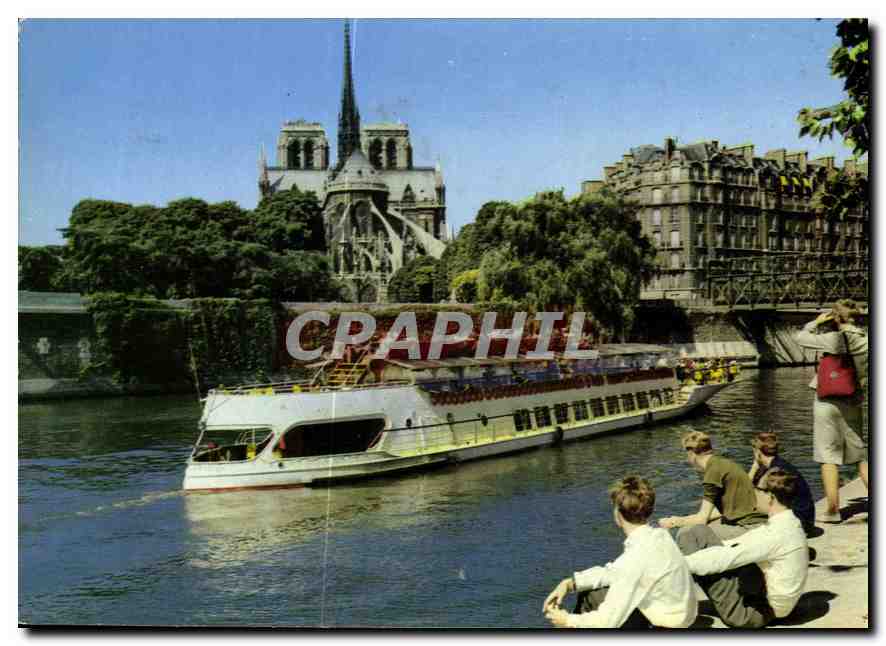 CPA Paris Notre Dame Absyde la Seine et le Bateau Mouche 