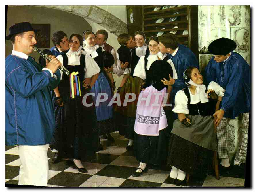 CPA Pays de Montbeliard Doubs Groupe Folklorique le Diairi Embrassez vos Cavalieres 