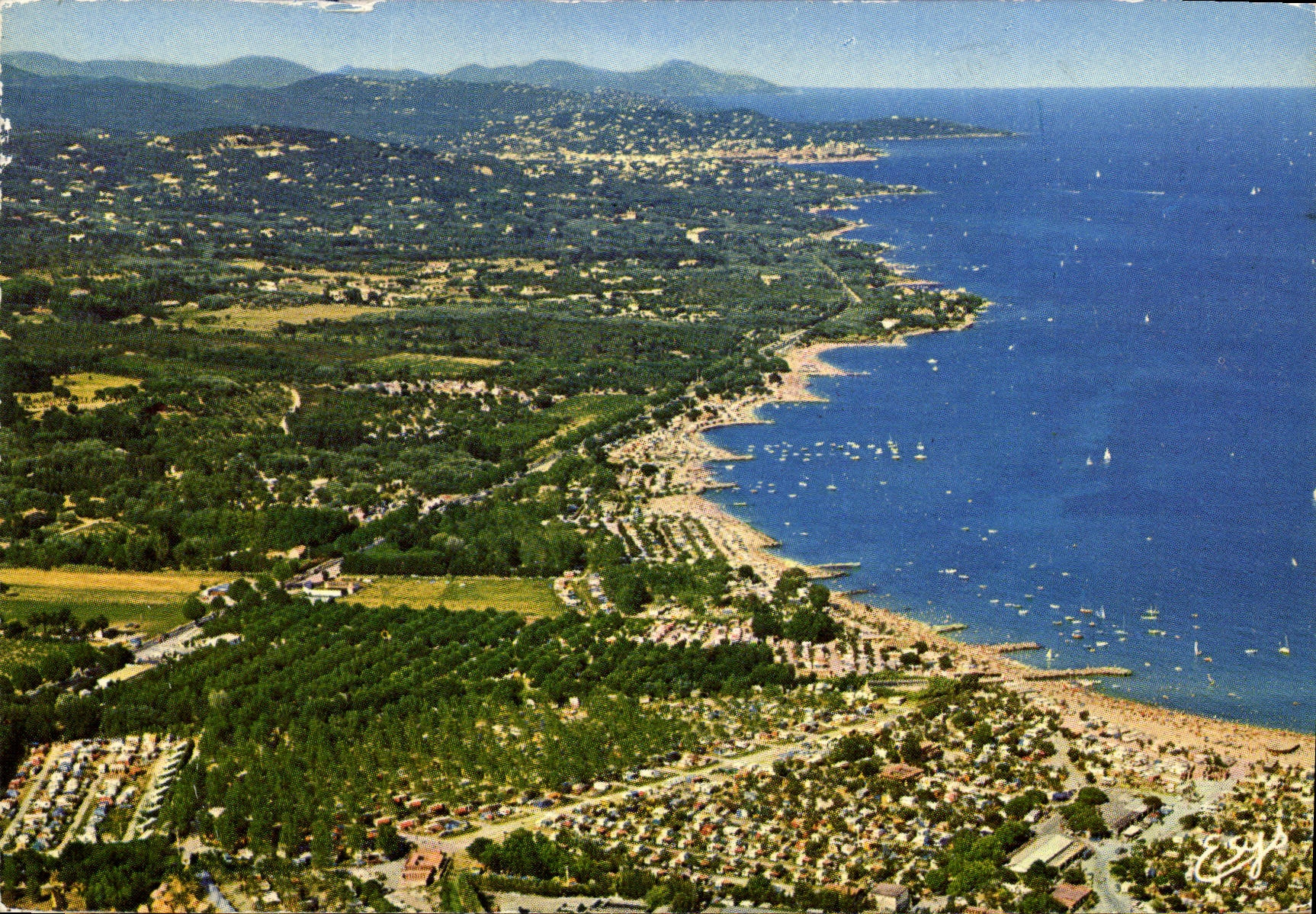 La Côte d'Azur Varoise — Le Camping Prairies de la Mer, St-Pons-les-Mures — Tourisme Varois Éditions