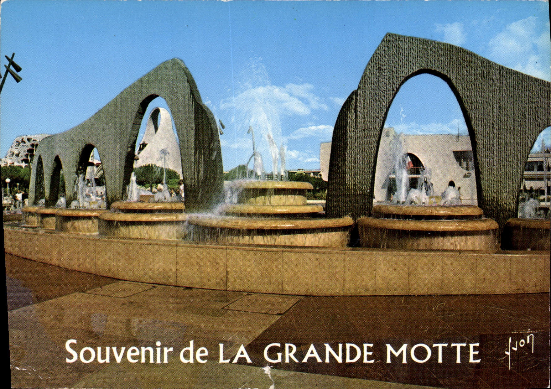 Les Fontaines de LA GRANDE MOTTE — Souvenir de LA GRANDE MOTTE — Éditions S.P.A.D.E.M.