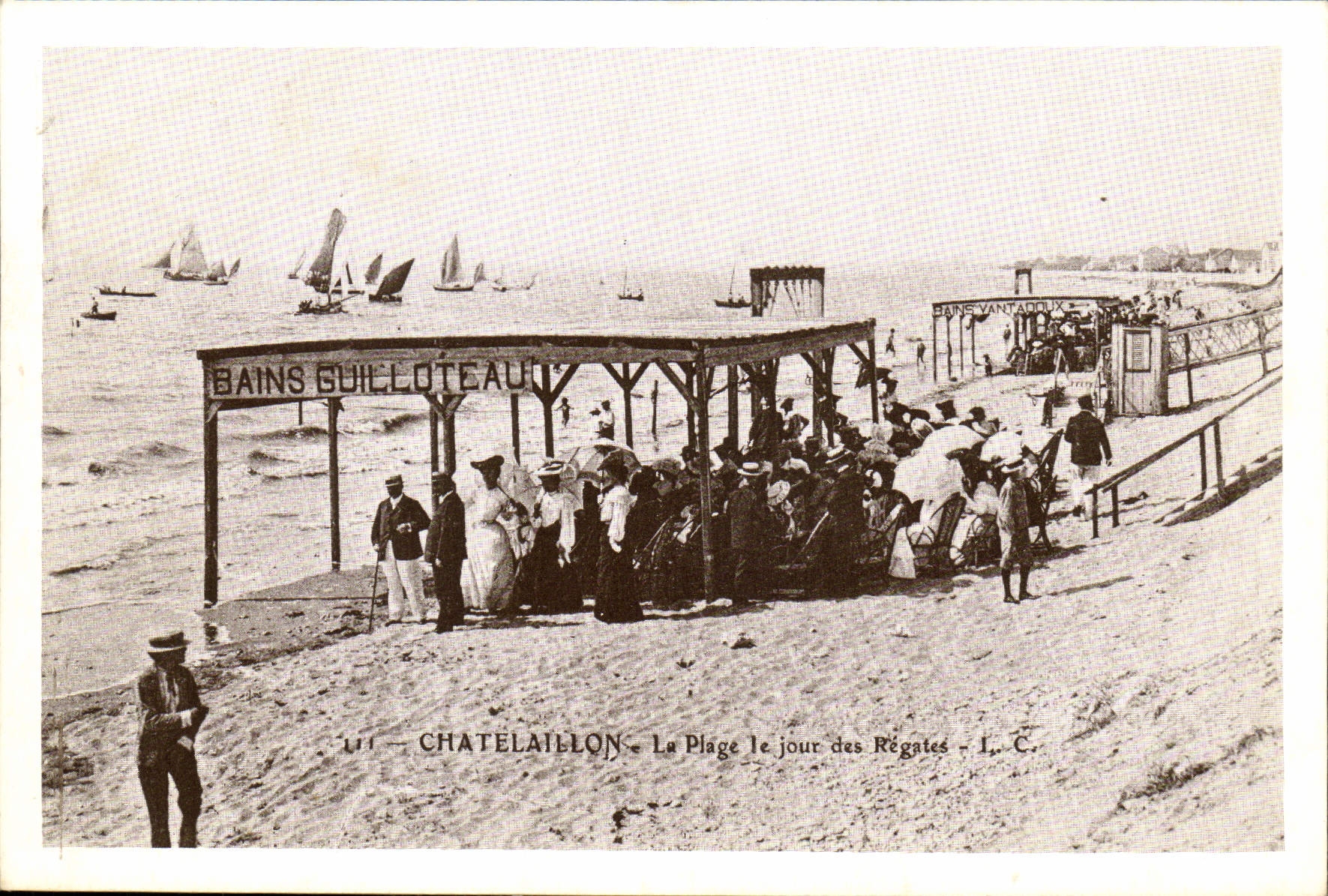 CPM La Belle Epoque en Charente Chatelaillon la Plage le jour des regates 