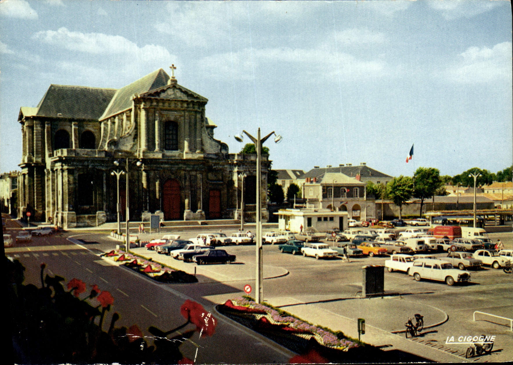 La Rochelle (Charente-Maritime) — Place d'Armes, la cathédrale — La Cigogne