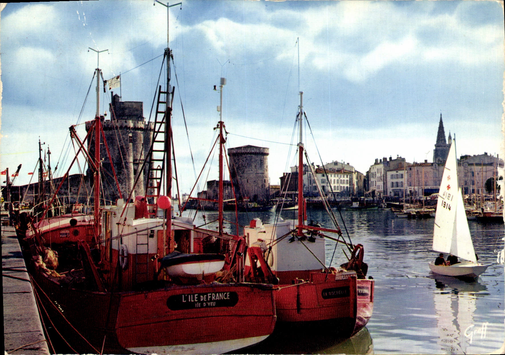 Port de La Rochelle — bateaux de pêche et tour de la Châtelaine — Gratt