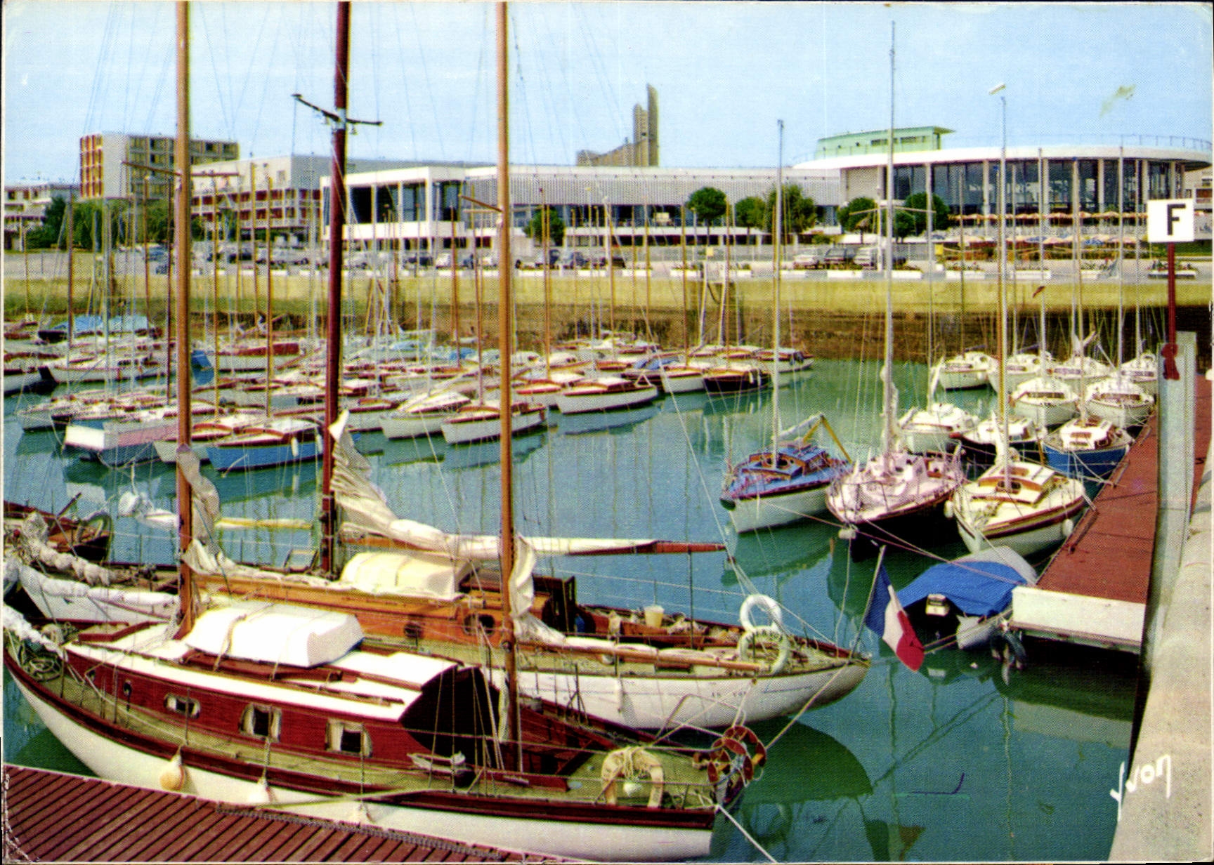 Le Port de plaisance de Royan — Championnat de France 1975 — Éditions Jean-Jaurès