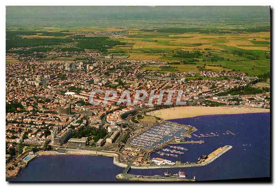 CPM Royan Ch Mme vue generale le Port et la Plage le Palais des congres l'eglise et le Marche au 1er