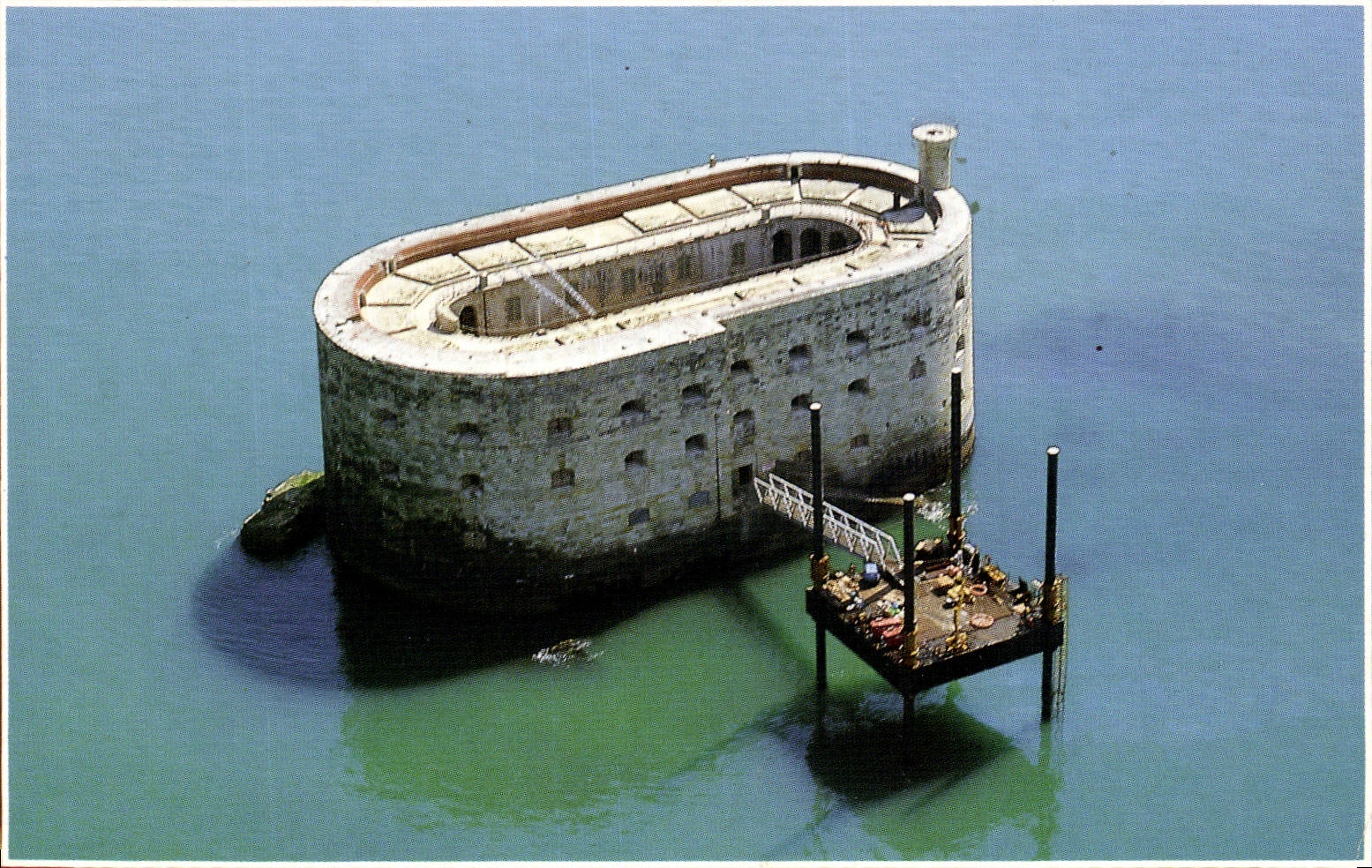 CPM Fort Boyard Ch Mme Situe entre l'Ile d'Aix et l'Ile d'Oleron dans ce fort furent tournees certai