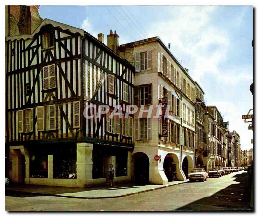 CPM La rochelle ch Maritime les Arcades rue du Palais 